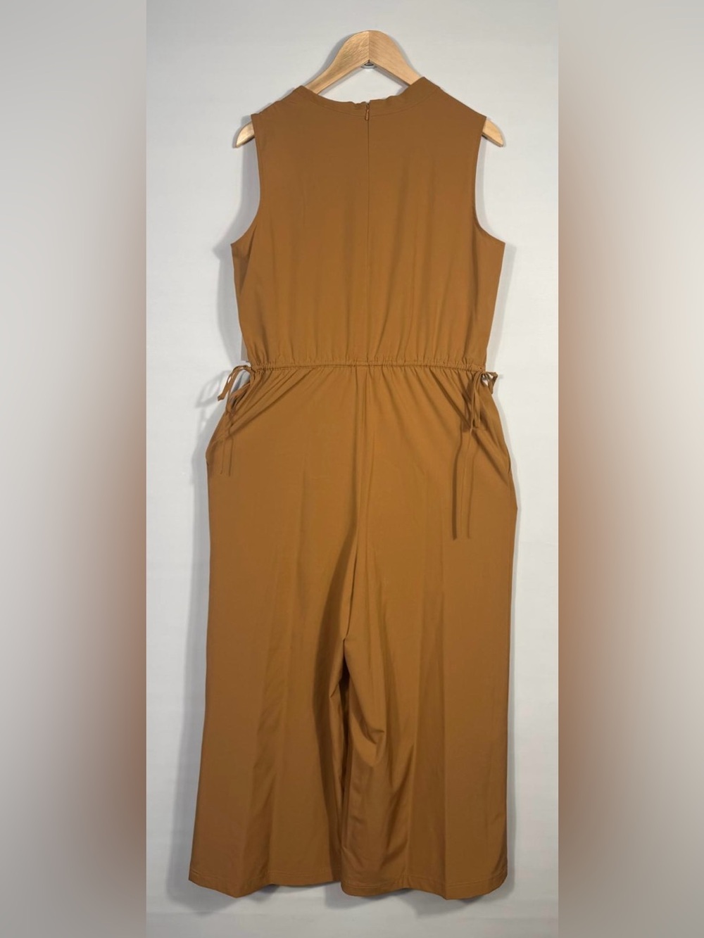 NEW Calvin Klein Women's 10 V-Neck Straight-Leg Jumpsuit • Reg Price $139 - Picture 2 of 3